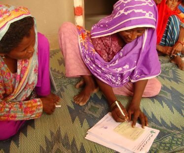 Women are learning literacy skills in reflect literacy c (6)